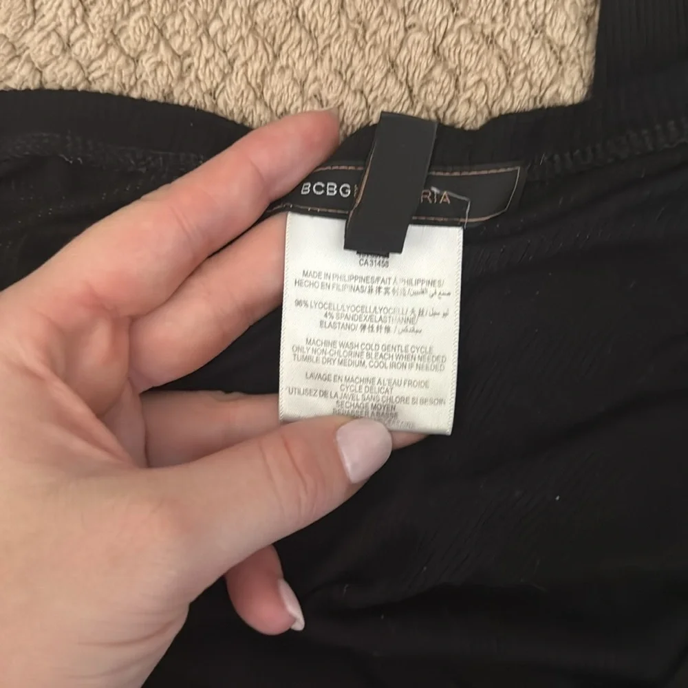 BCBGMAXAZRIA RIBBED TEE - Picture 7 of 7